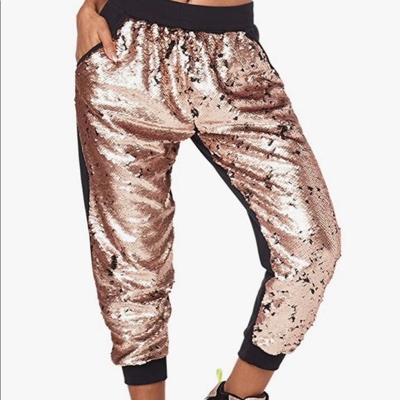 5 pounds of Woman’s resell bundle and I also offer children's and men's or a mix - Picture 6 of 16